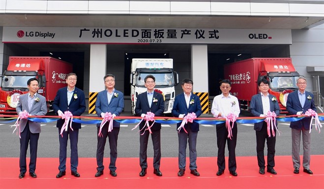 The Tape -cutting Ceremony At LG Display ’s OLED Panel Plant In Guangzhou , China (James Hoyoung Jeong , CEO Of LG Display , 4th From Left)
